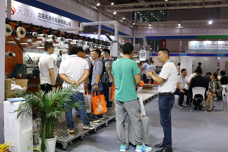 Exhibition Views 02